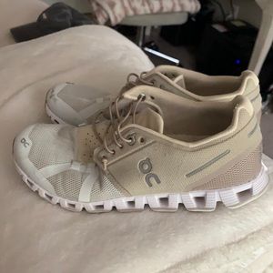 Women’s ON Tennis Shoes